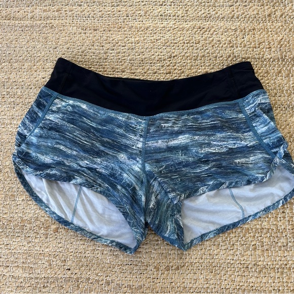 Lululemon‎ Run Speed Short 2.5” Aerial Drift Multi Black Blue Size 6 Gym Shorts - Picture 1 of 5